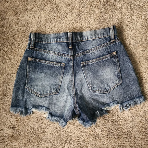 No Boundaries Dark Wash Destructed Mom Shorts - Size 3 High Rise - Blue Denim - Picture 7 of 10